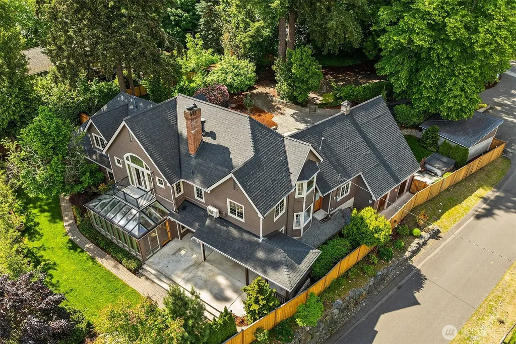 3035 NE 195th Street Lake Forest Park WA 98155