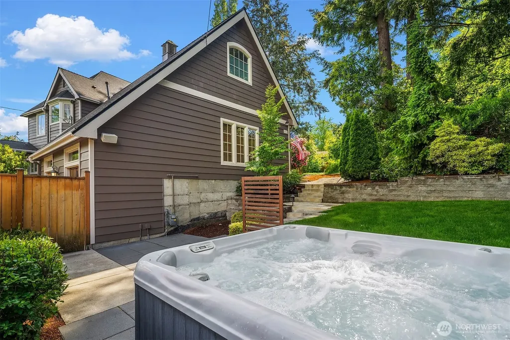3035 NE 195th Street Lake Forest Park WA 98155