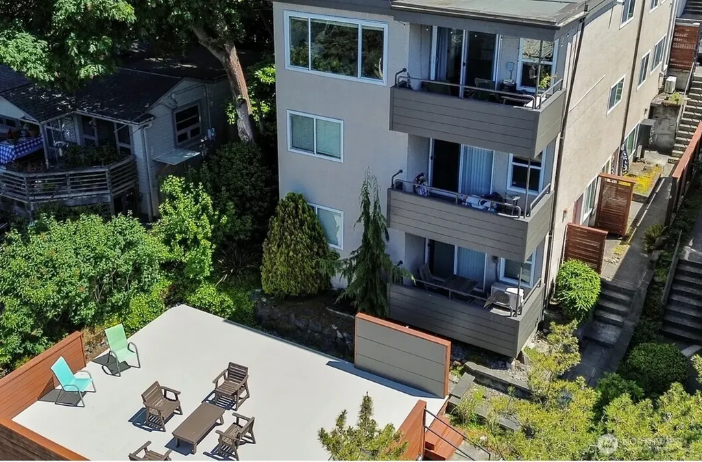 2366 E Yale Avenue E Seattle WA 98102