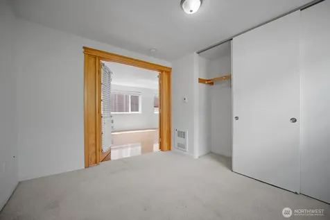 2366 E Yale Avenue E Seattle WA 98102