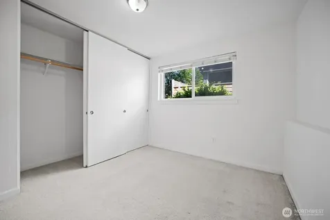 2366 E Yale Avenue E Seattle WA 98102