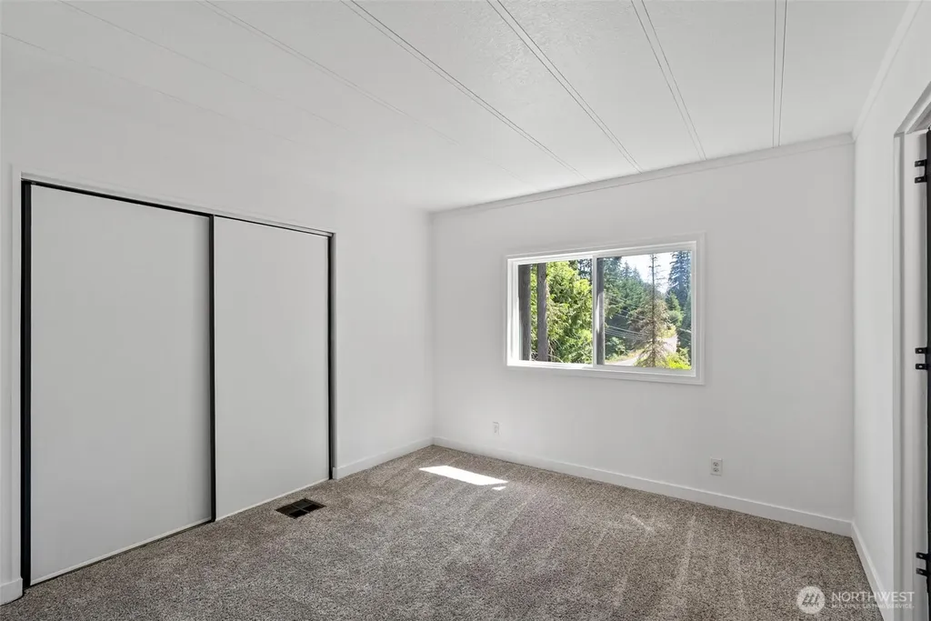 940 Yoder Lane NE Bremerton WA 98311