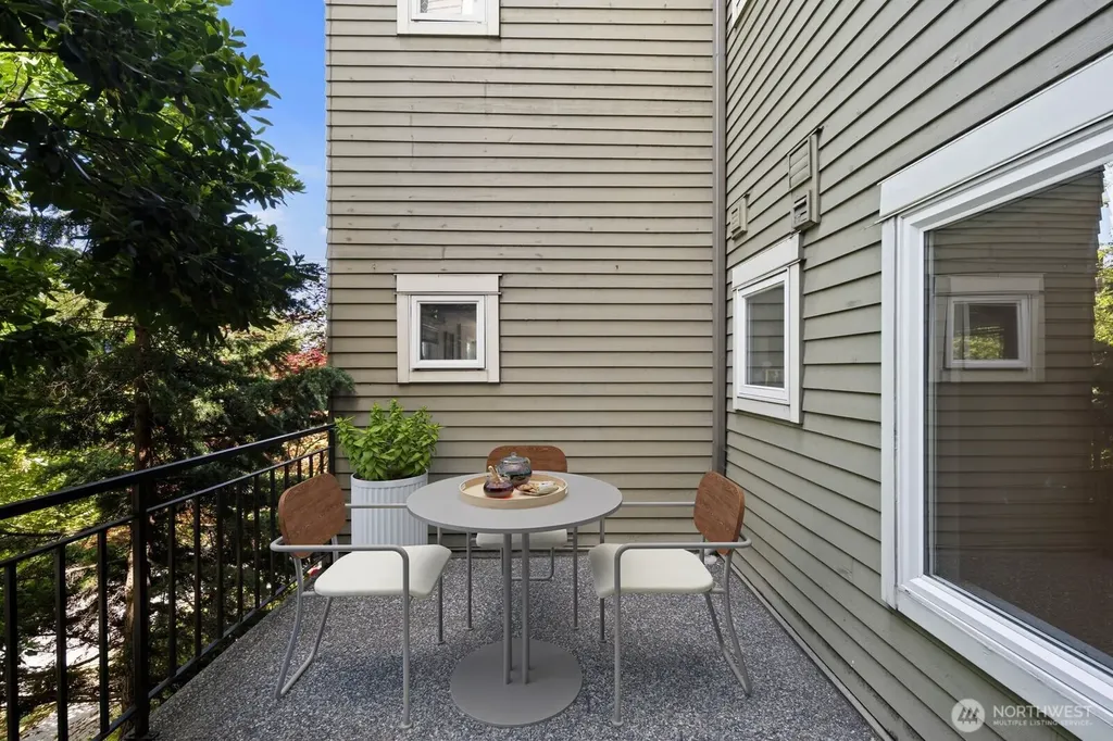 3901 Fremont Avenue N Seattle WA 98103