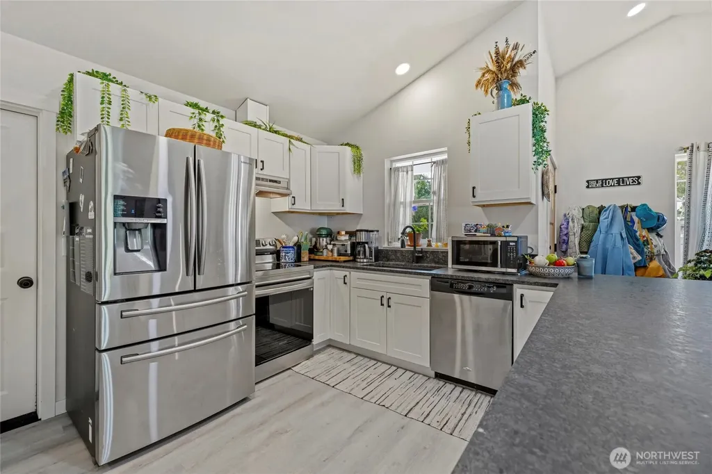 3615 Britzman Loop Clinton WA 98236