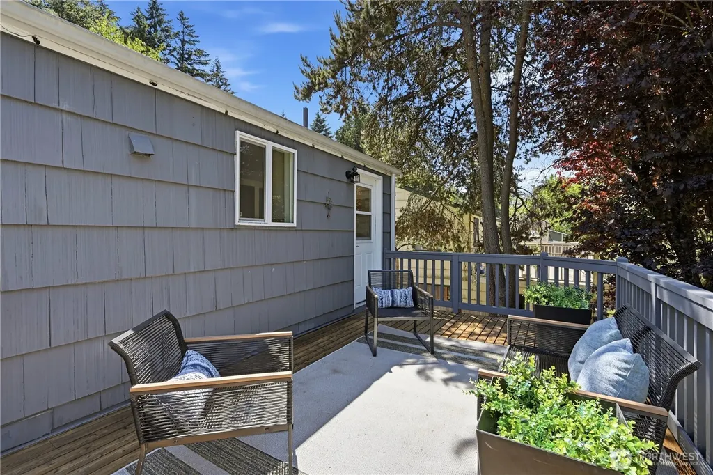 15839 15th Avenue NE Shoreline WA 98155