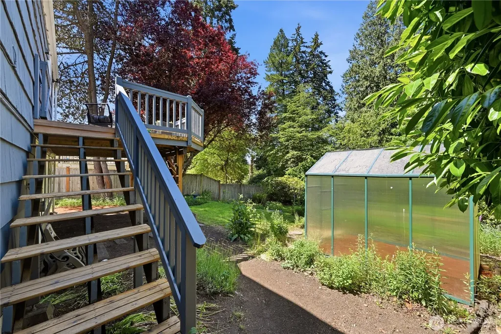 15839 15th Avenue NE Shoreline WA 98155