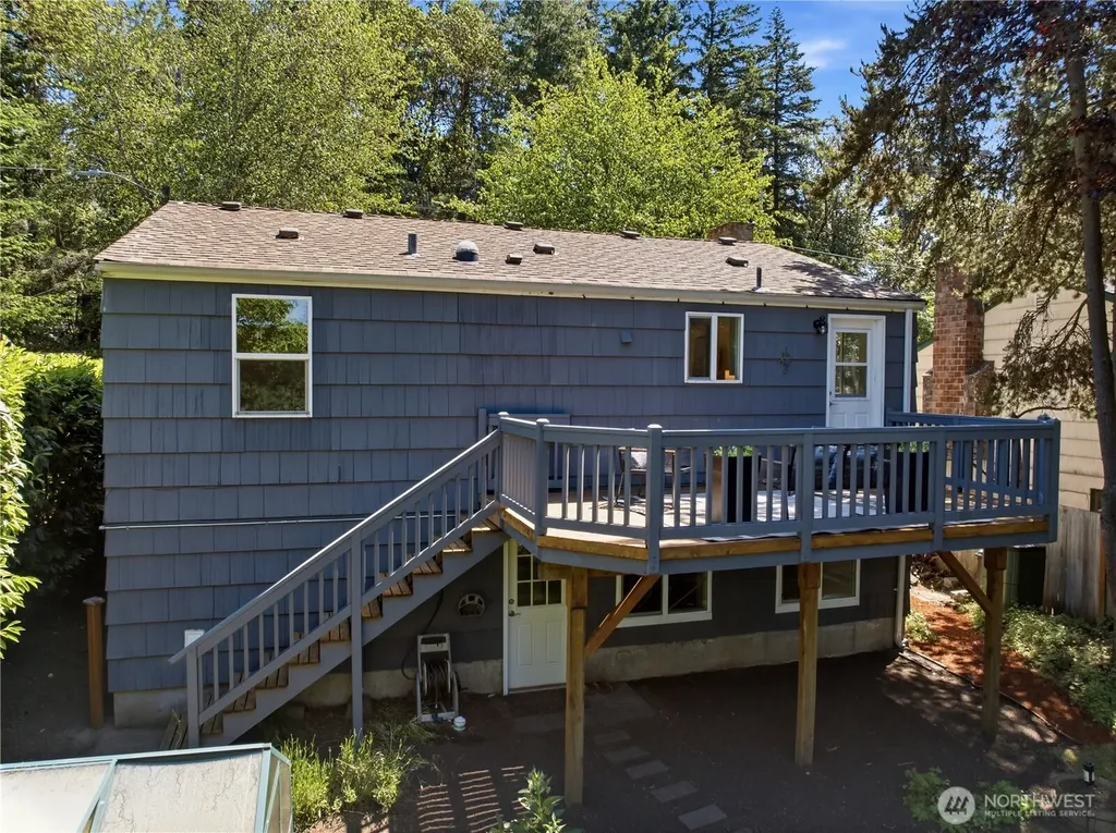 15839 15th Avenue NE Shoreline WA 98155