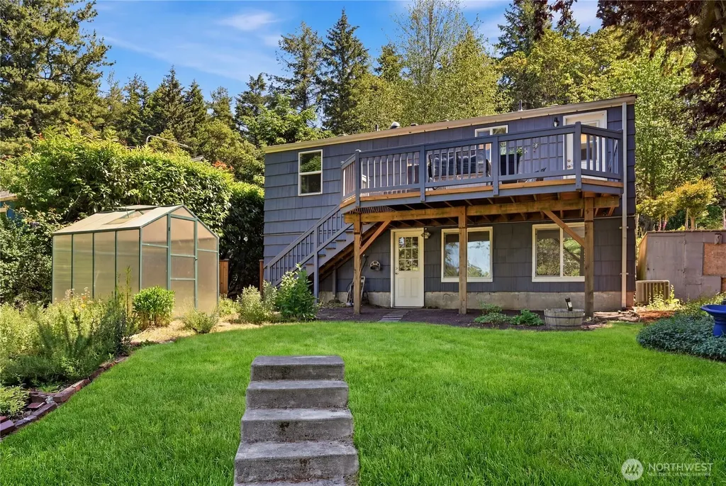 15839 15th Avenue NE Shoreline WA 98155