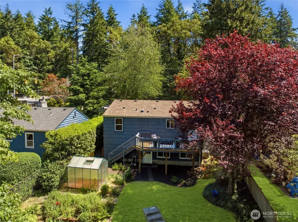 15839 15th Avenue NE Shoreline WA 98155