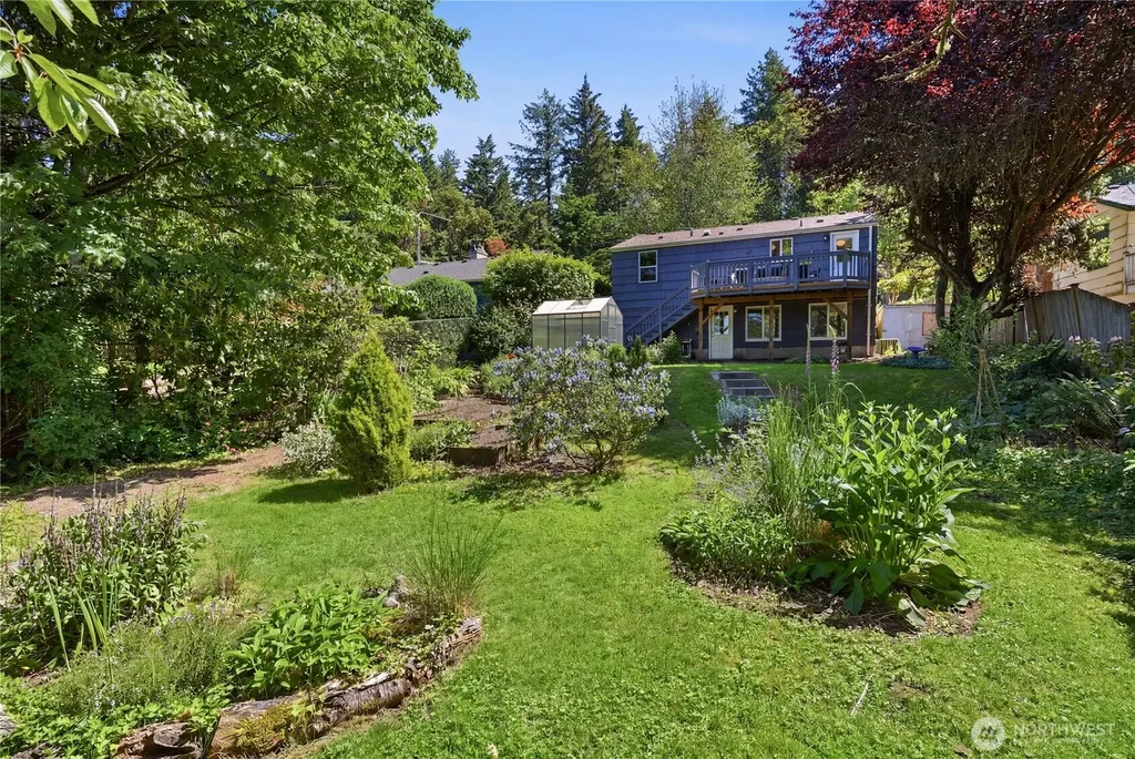 15839 15th Avenue NE Shoreline WA 98155