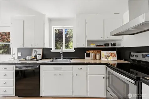 15839 15th Avenue NE Shoreline WA 98155