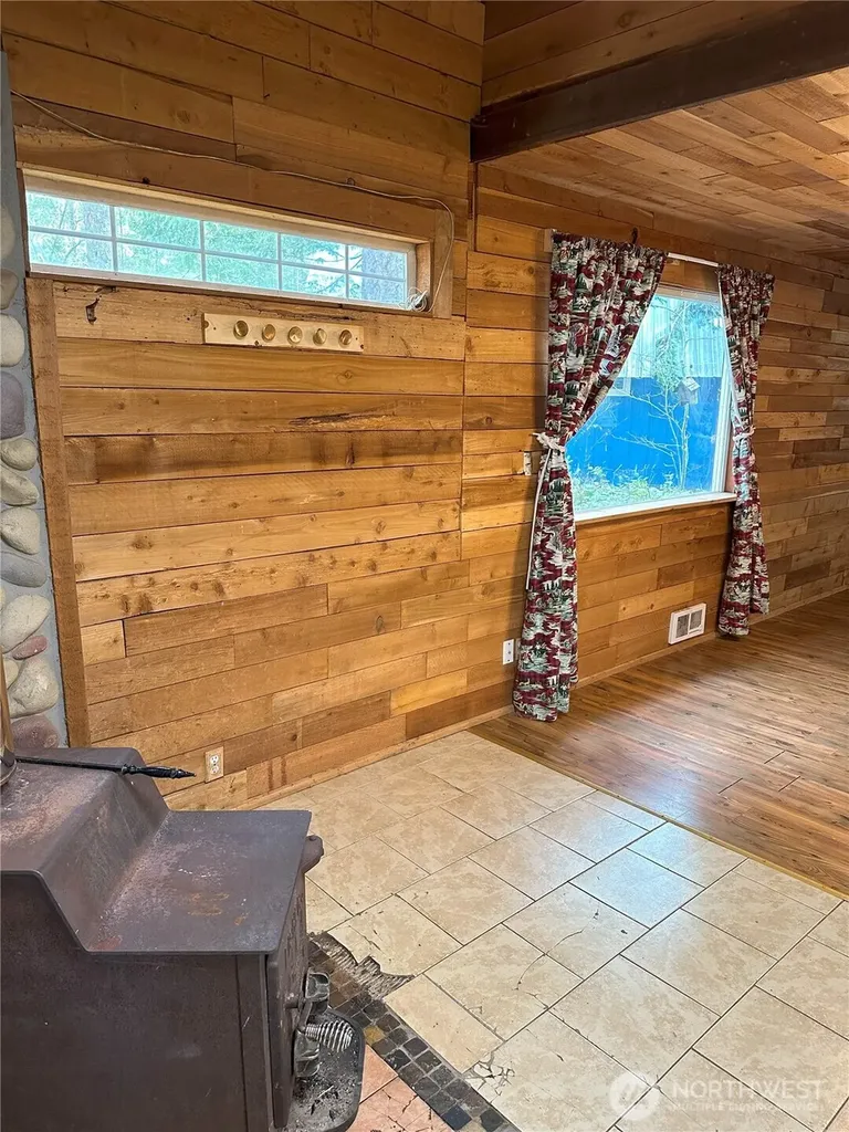 123 Mountain Drive N Ashford WA 98304