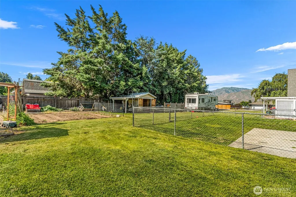 2509 NW Boston Avenue East Wenatchee WA 98802