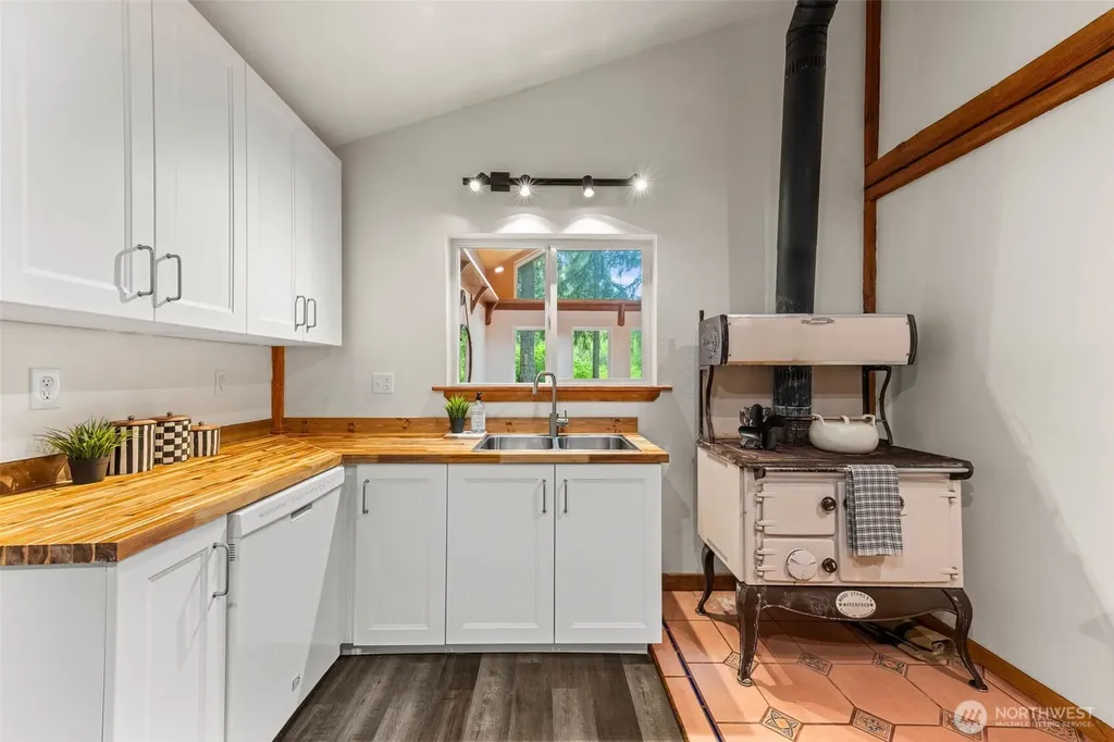 20226 Neat Road SE Yelm WA 98597