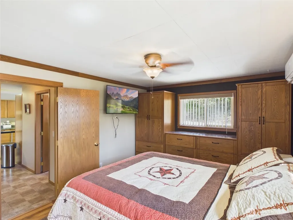 6 Marions Cove Road Republic WA 99166