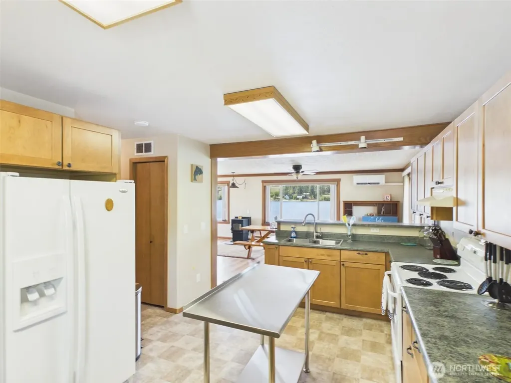 6 Marions Cove Road Republic WA 99166