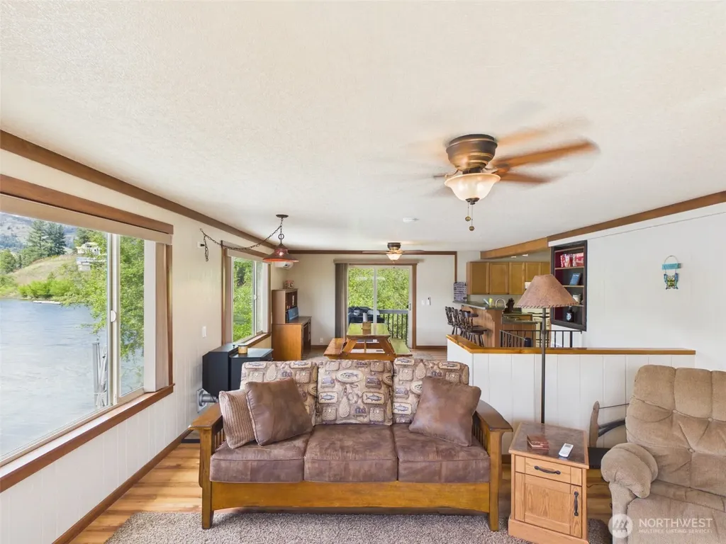 6 Marions Cove Road Republic WA 99166