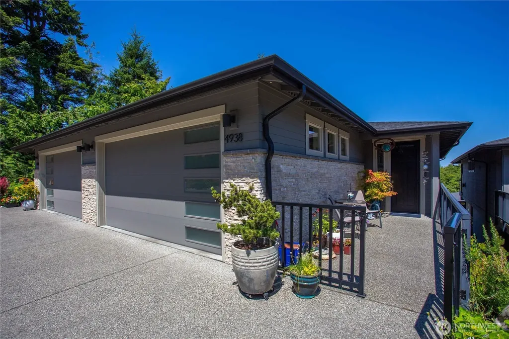 4938 Portalis Way Anacortes WA 98221