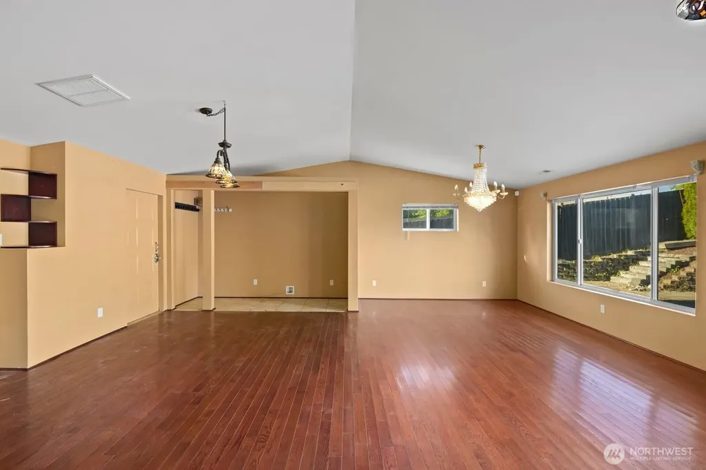 32828 22nd Avenue SW Federal Way WA 98023