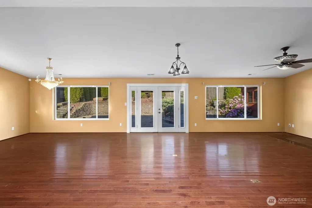 32828 22nd Avenue SW Federal Way WA 98023