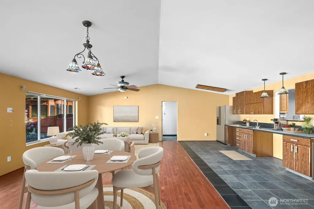 32828 22nd Avenue SW Federal Way WA 98023