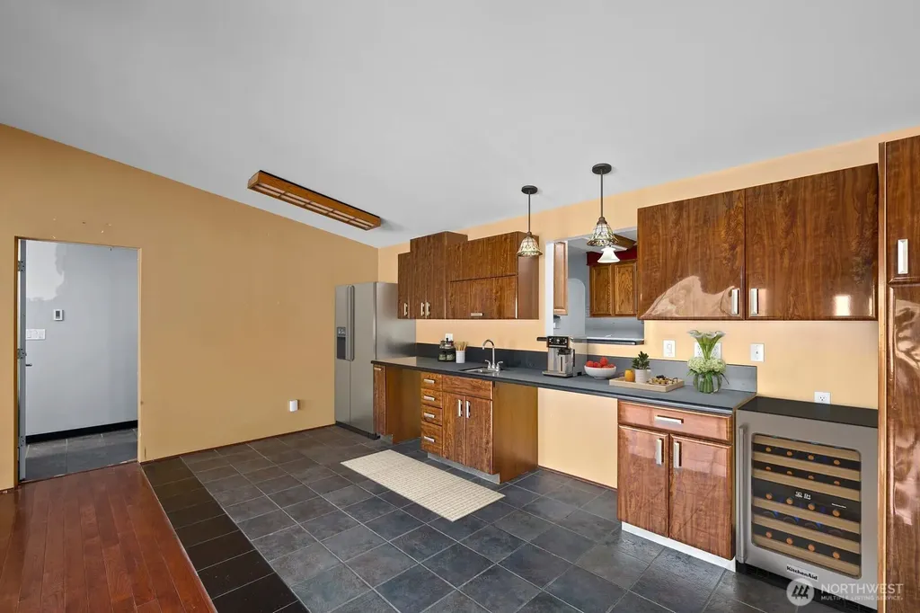 32828 22nd Avenue SW Federal Way WA 98023