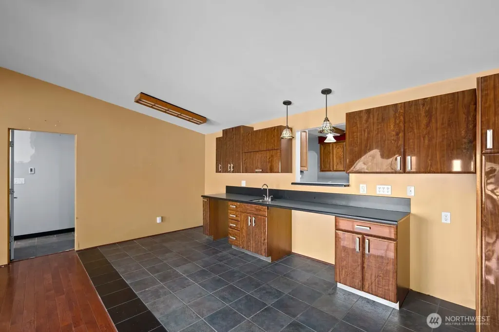 32828 22nd Avenue SW Federal Way WA 98023