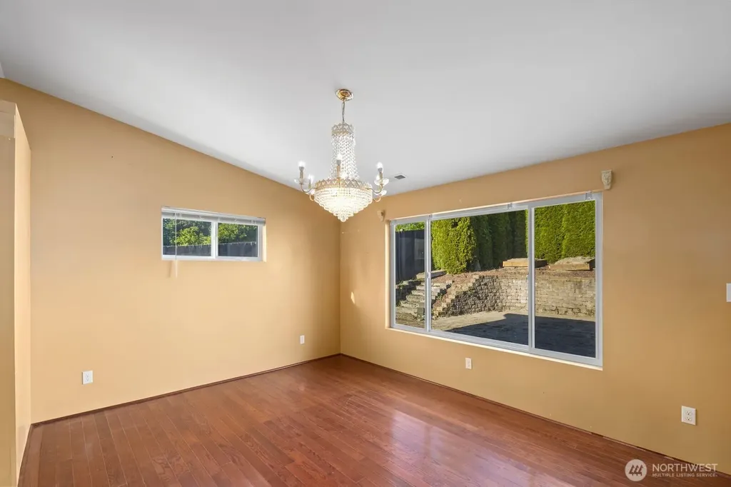 32828 22nd Avenue SW Federal Way WA 98023
