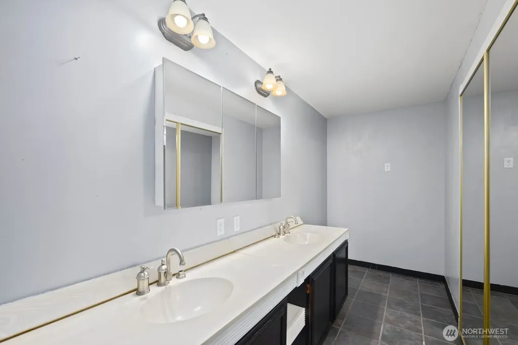 32828 22nd Avenue SW Federal Way WA 98023
