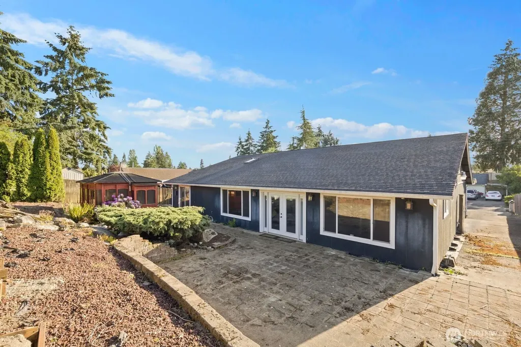 32828 22nd Avenue SW Federal Way WA 98023