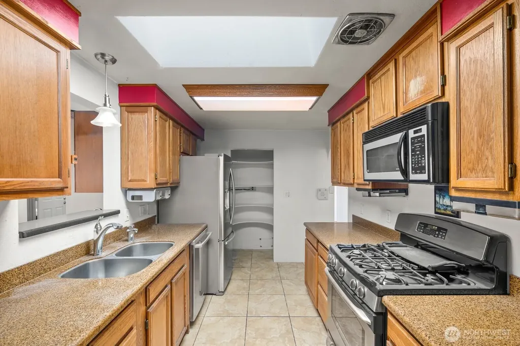 32828 22nd Avenue SW Federal Way WA 98023