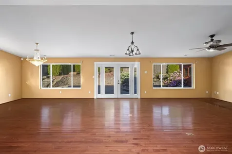 32828 22nd Avenue SW Federal Way WA 98023