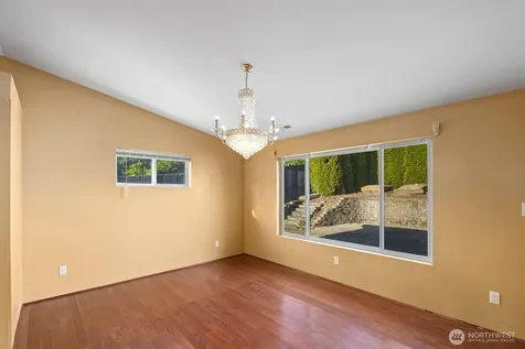 32828 22nd Avenue SW Federal Way WA 98023