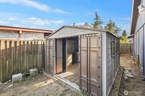 32828 22nd Avenue SW Federal Way WA 98023