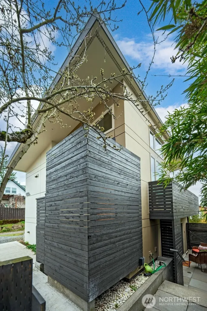 8218 2nd Avenue NE Seattle WA 98115