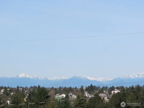 8218 2nd Avenue NE Seattle WA 98115