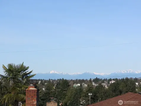 8218 2nd Avenue NE Seattle WA 98115