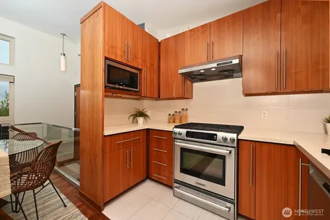 8218 2nd Avenue NE Seattle WA 98115