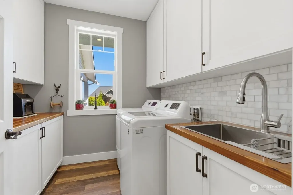 651 Happy View Lane Sequim WA 98382