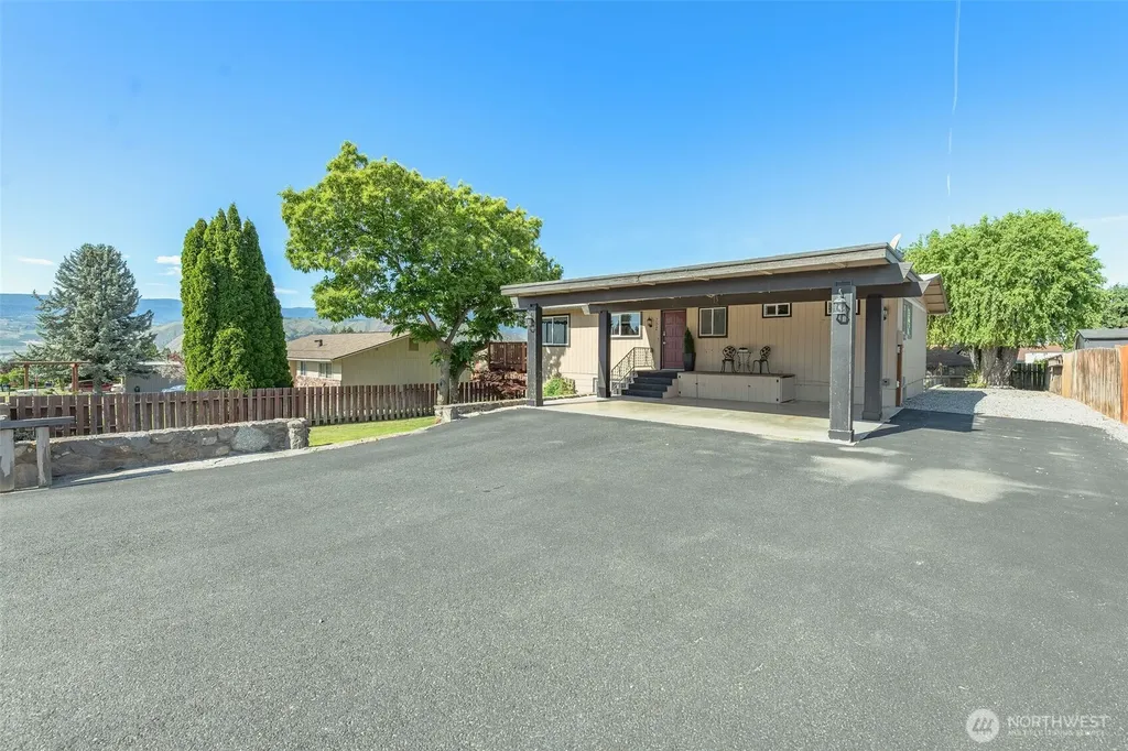 702 N Lyle Avenue East Wenatchee WA 98802