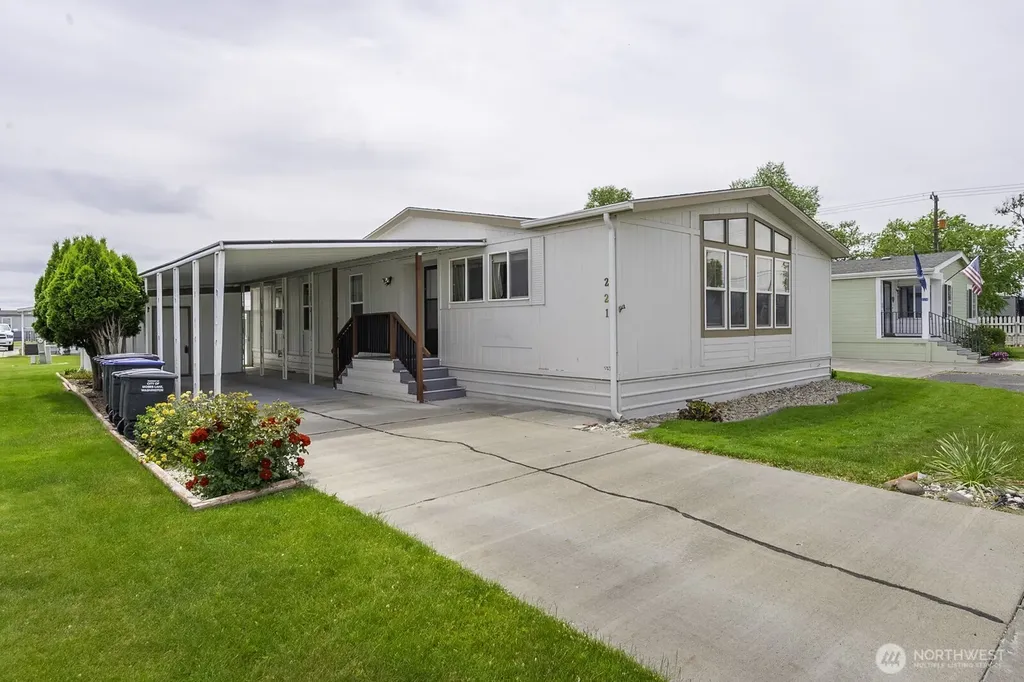 2240 W Broadway Avenue Moses Lake WA 98837