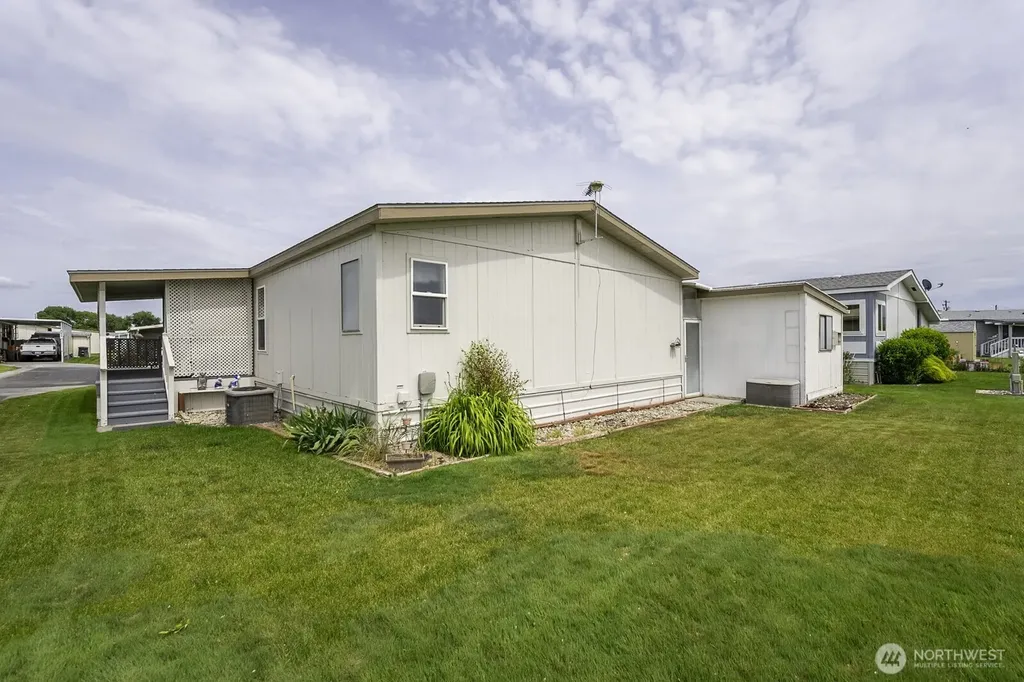 2240 W Broadway Avenue Moses Lake WA 98837