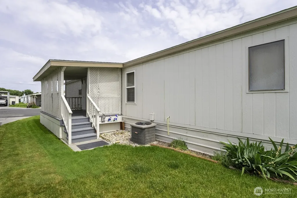 2240 W Broadway Avenue Moses Lake WA 98837