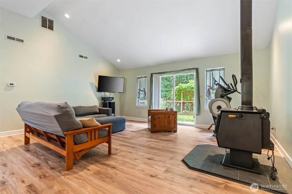 124 Brown Road E Chehalis WA 98532