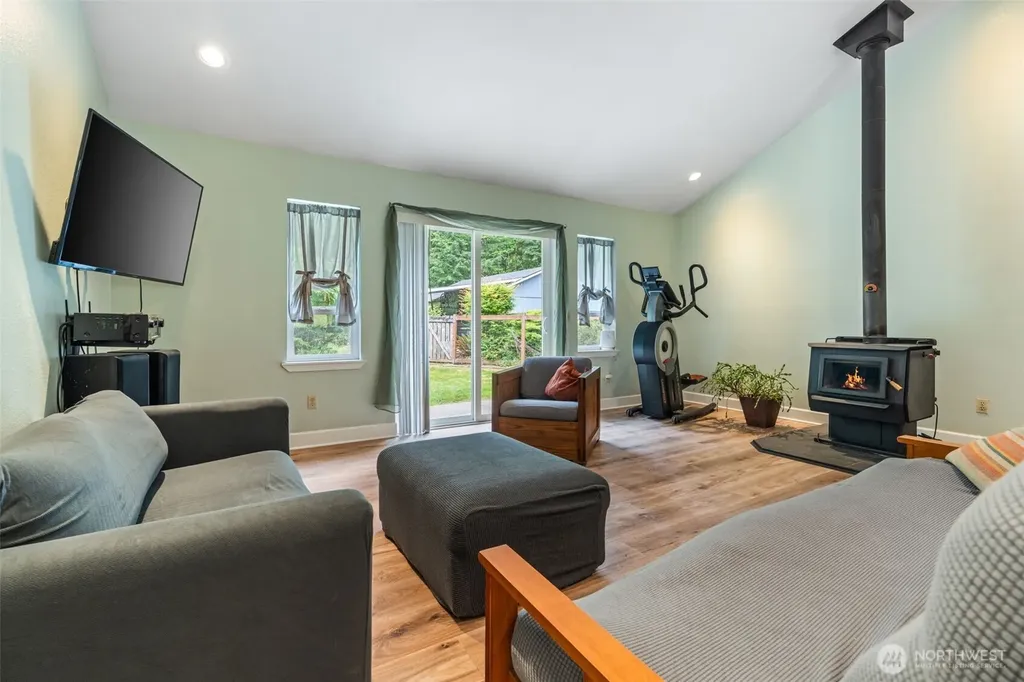 124 Brown Road E Chehalis WA 98532