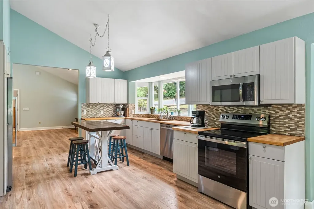124 Brown Road E Chehalis WA 98532