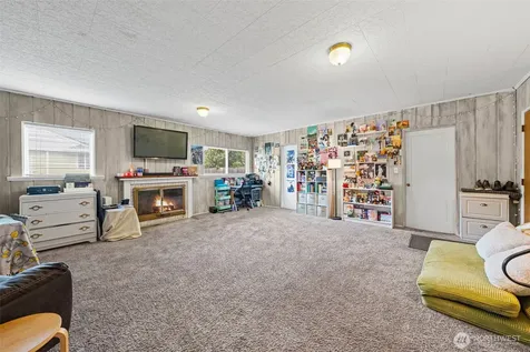 1609 W Pioneer Avenue Puyallup WA 98371