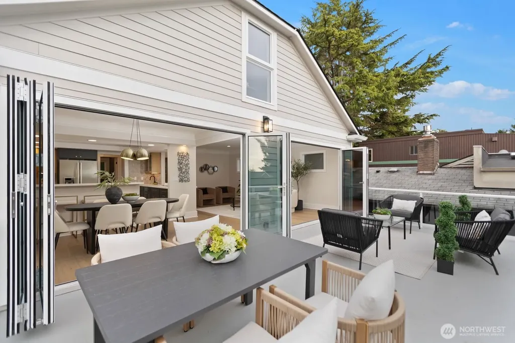 2525 12th Avenue W Seattle WA 98119