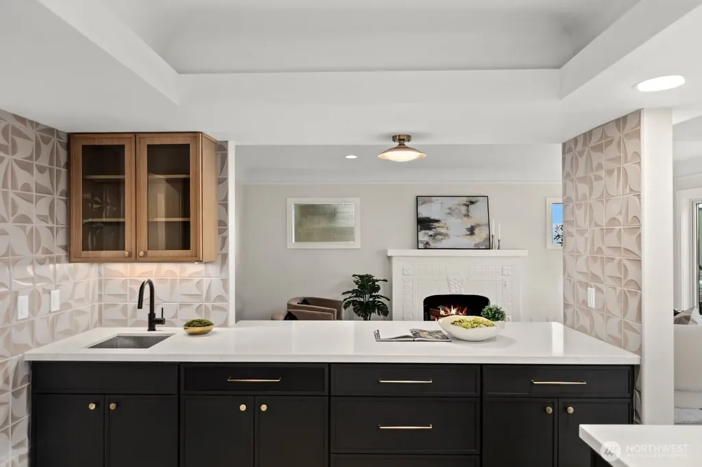 2525 12th Avenue W Seattle WA 98119
