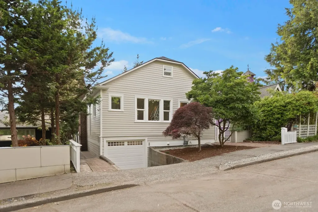 2525 12th Avenue W Seattle WA 98119